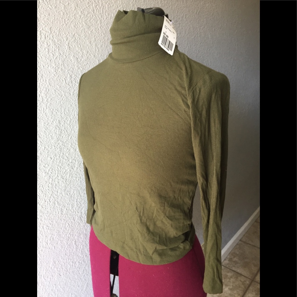 Brand new knit turtleneck